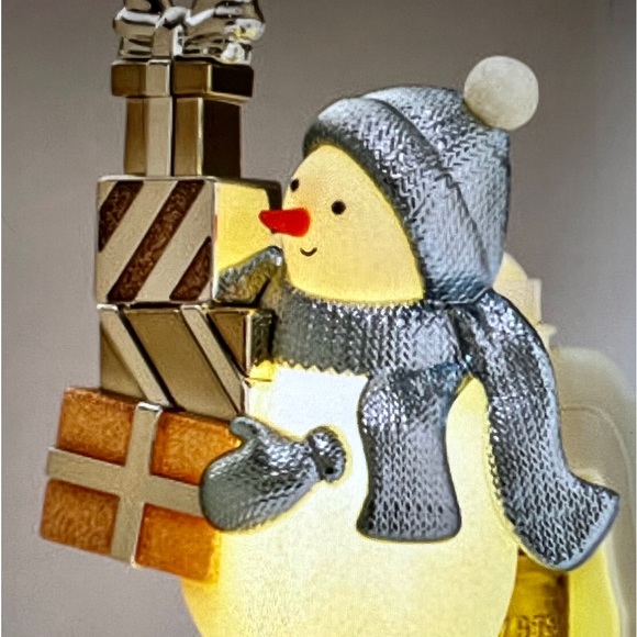 Other - Wallflowers Plug In